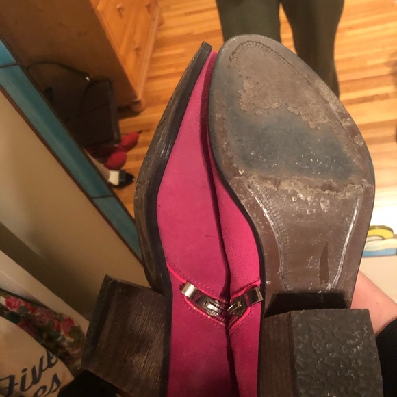 Pink suede ankle booties - Picture 3 of 4